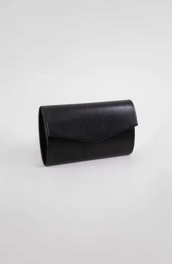 Crna klasična clutch torbica