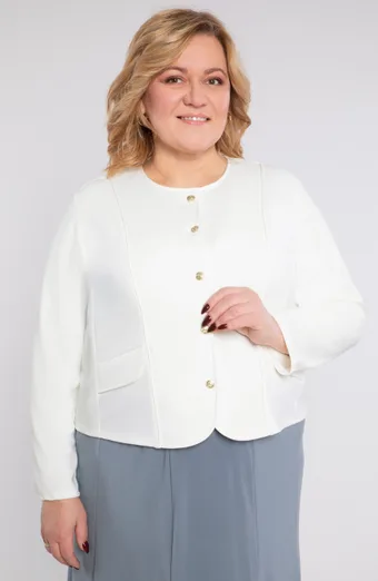 Bijeli sako s ukrasnim gumbima