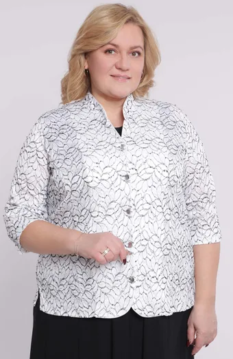 Bijela svijetla čipkasta jakna