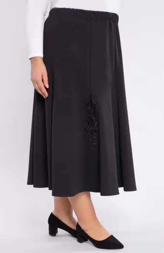 Crna suknja s vezom i cirkonima