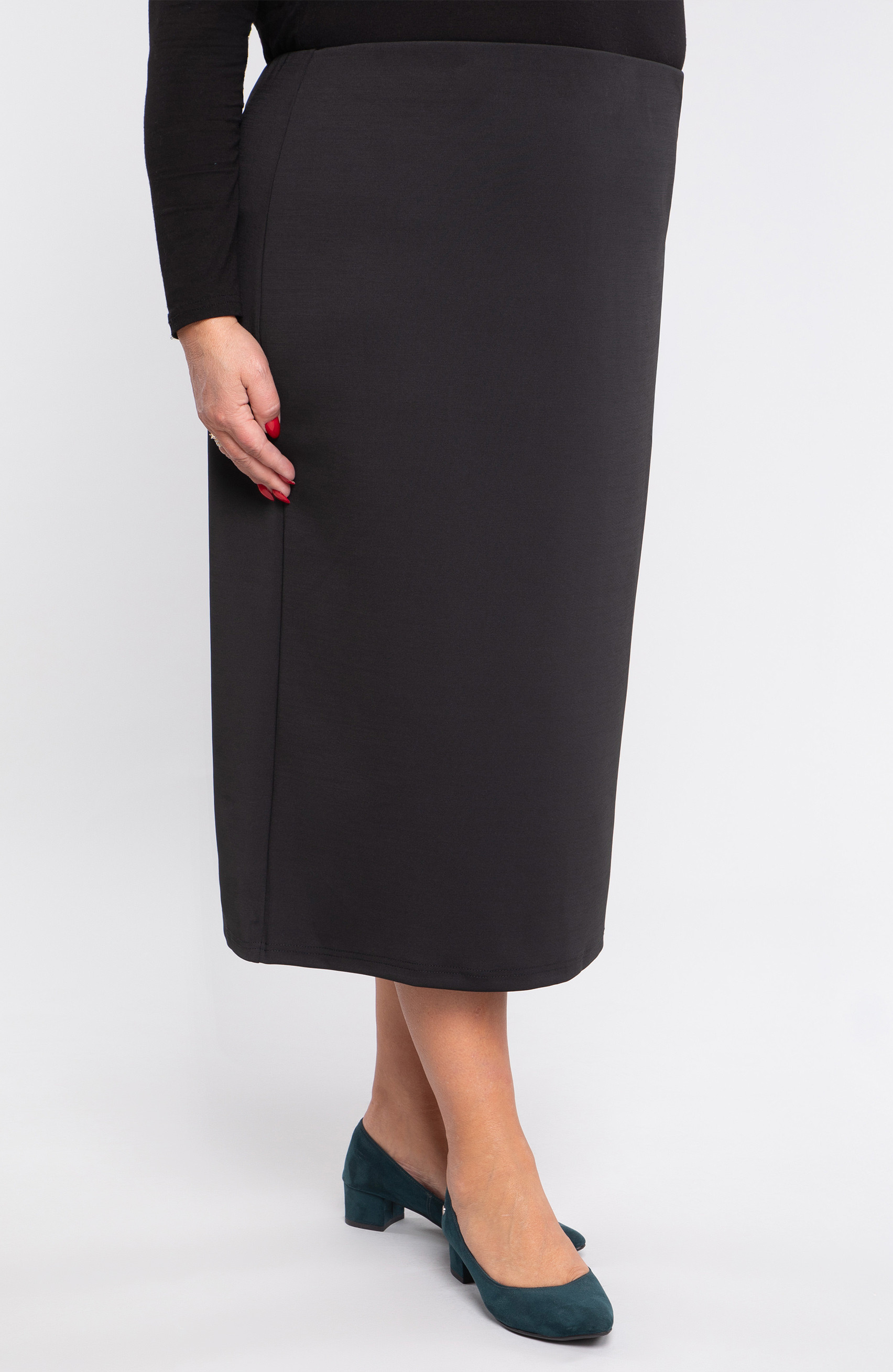 Elegantna crna suknja