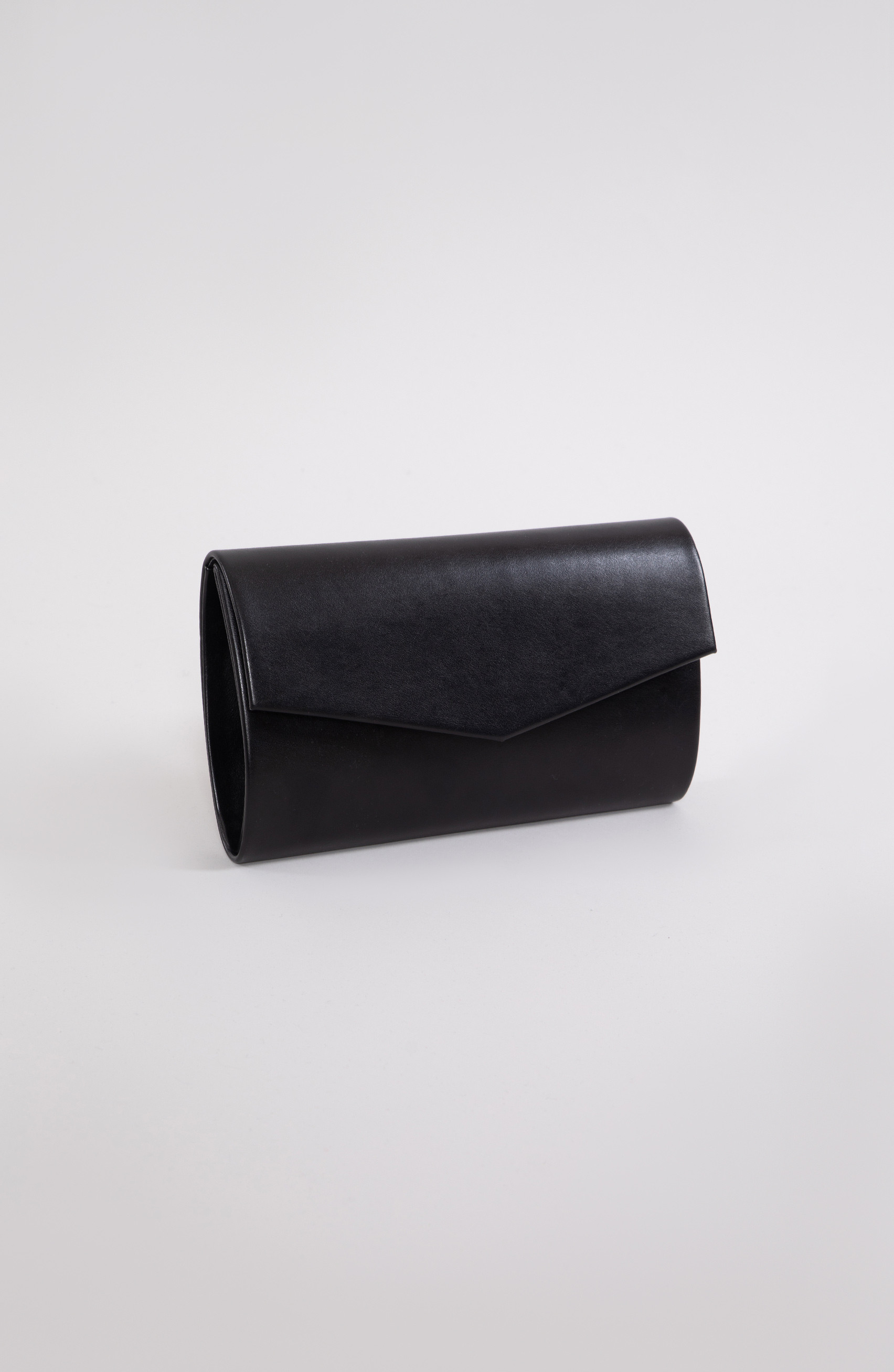 Crna klasična clutch torbica