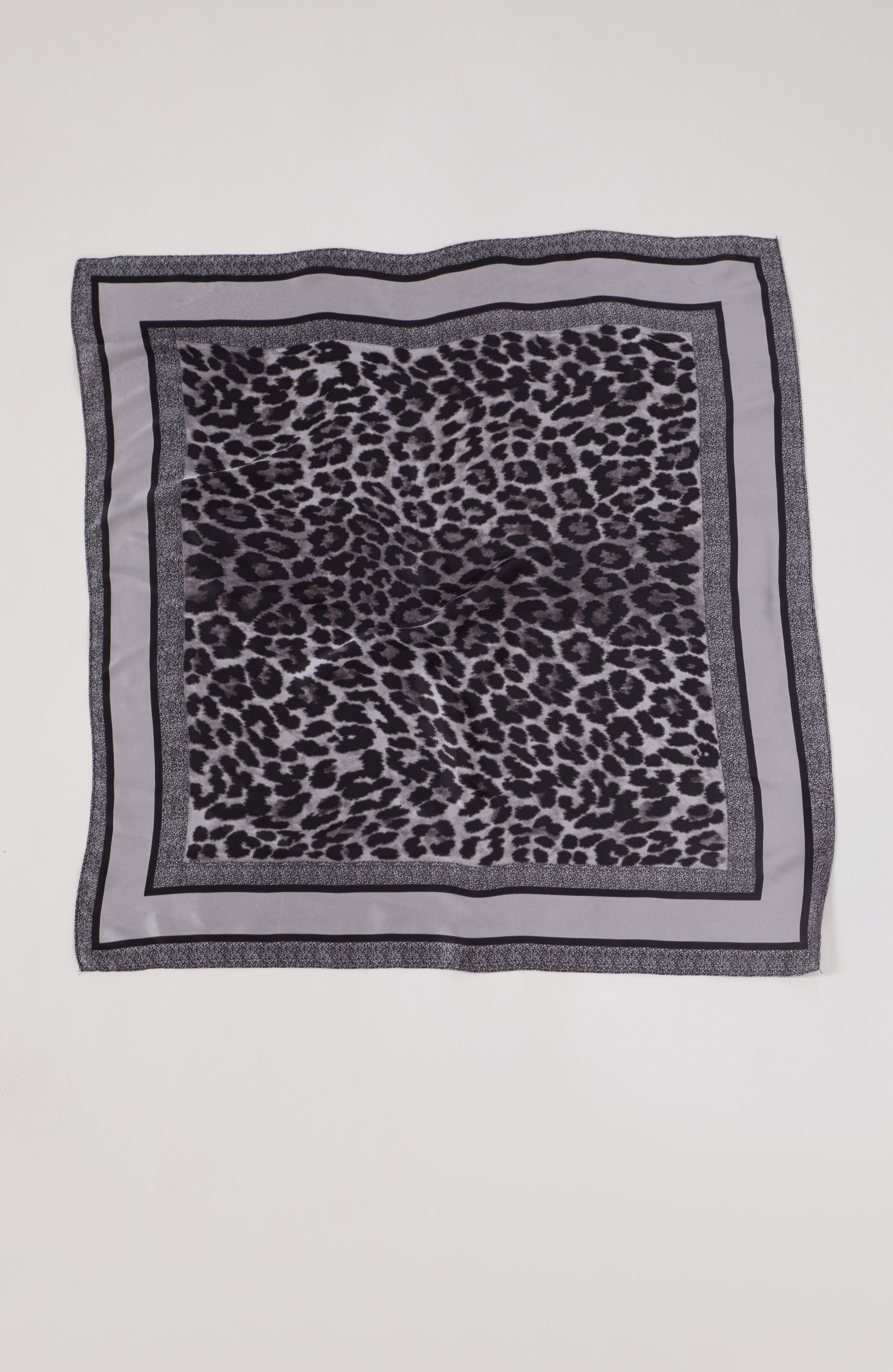 Sivi leopard marama
